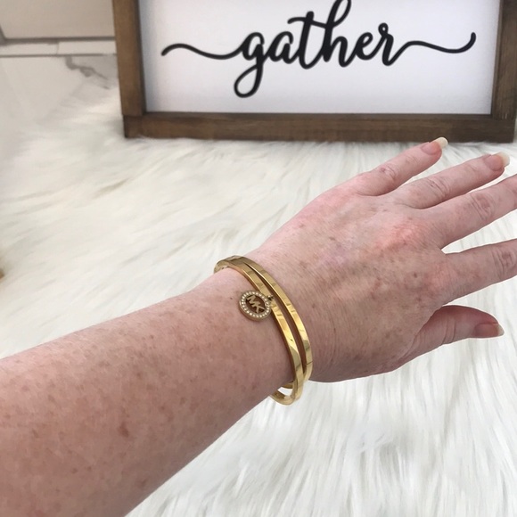 NEW ⭐️ Michael Kors Gold Logo Bracelet Set - Picture 5 of 5